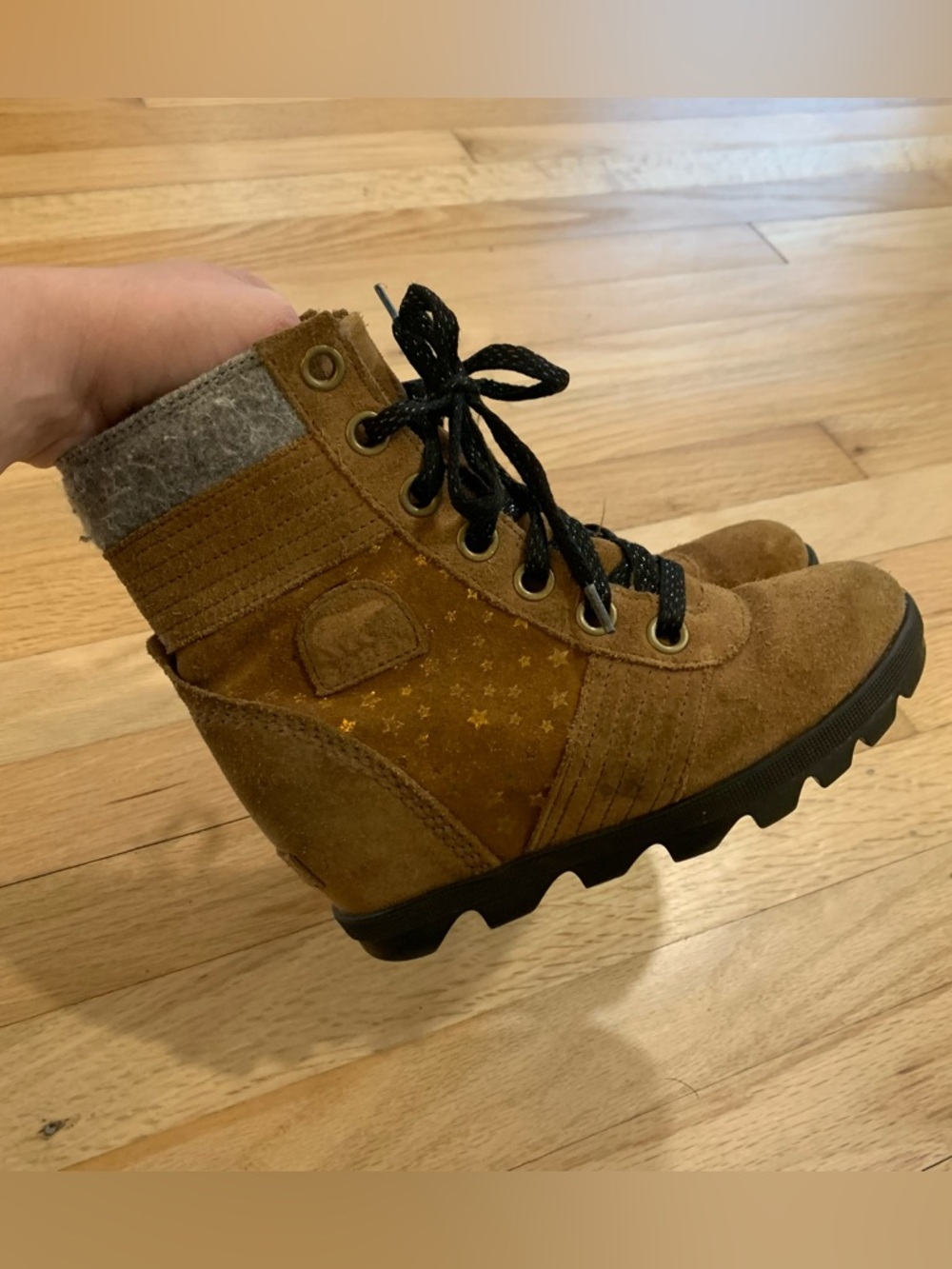 Sorel Youth Lexie Wedge Boot Snow Outdoor Hiking Suede Leather Size 1 Kids Girl